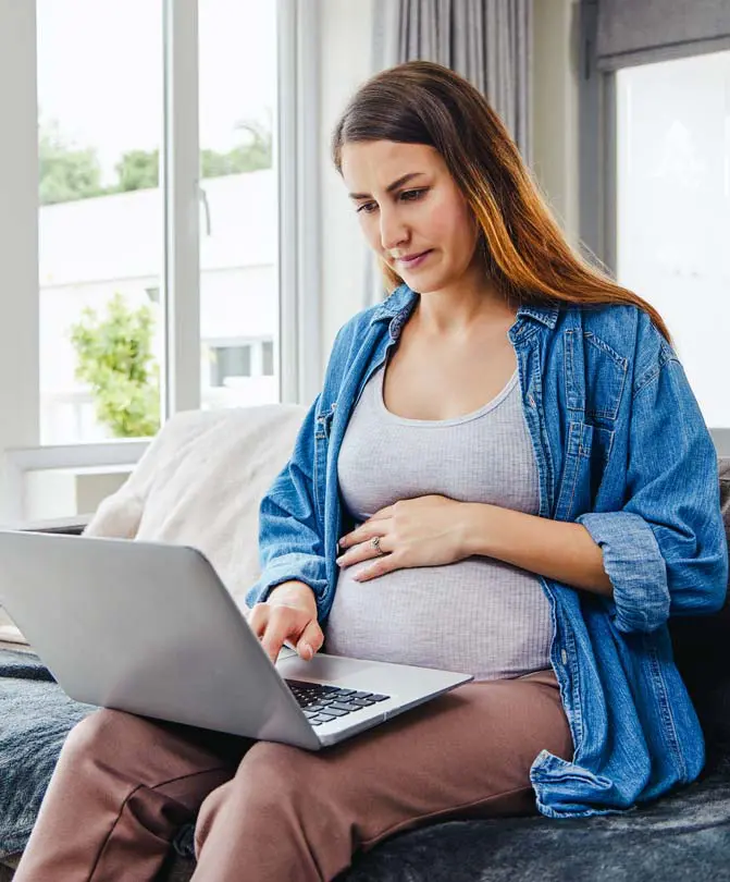 Pregnant-woman-working-from-home