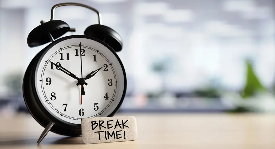 alarm-clock-on-a-desk-with-a-break-time-label