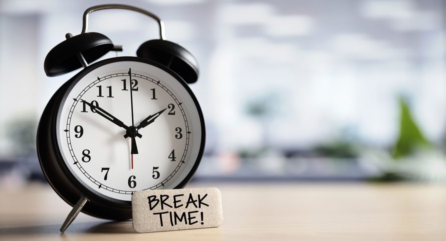 alarm-clock-on-a-desk-with-a-break-time-label