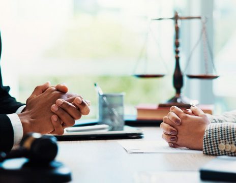client-discussing-case-with-lawyer